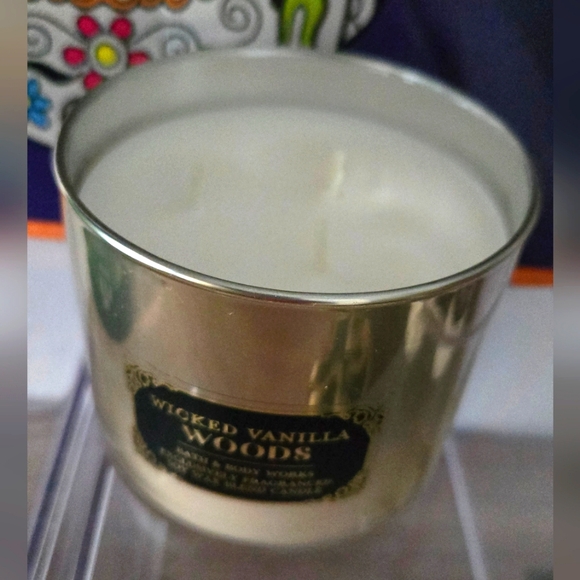 Wicked Vanilla Woods Candle w/ Specialty Lid PLUS Tote - Picture 7 of 14